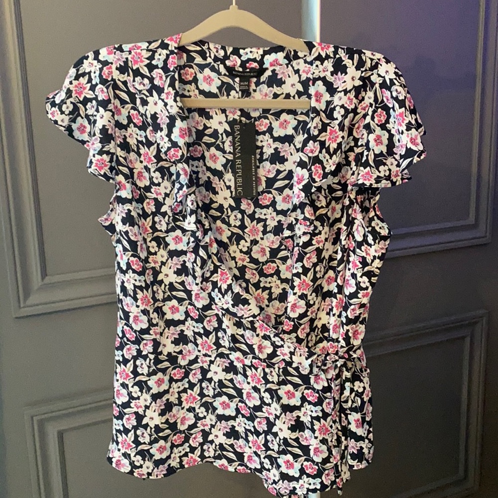 Banana Republic Floral Flutter Sleeve Wrap Blouse - size M - NWT!